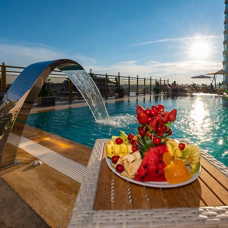 Ramada By Wyndham Istanbul Pera Taksim Hotel Bagian luar foto Rooftop pool